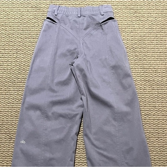 Alo Yoga High Waist Risk Taker Thouser in Color Fog Size XSmall - Picture 9 of 11